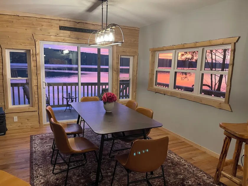 Lakefront home with amazing sunsets, fall foliage!   - Image 1
