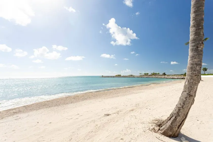 Private Community. Quiet Elegant Apartment in front of the beach. - Image 1
