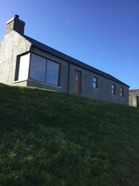 Makem's Self Catering Cottage - Image 1