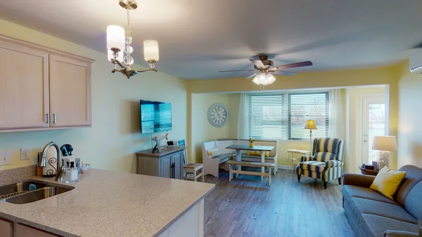 Jo's Hideaway, for Lake Erie lovers, fishermen and birders!  Sleeps 4 - Image 1