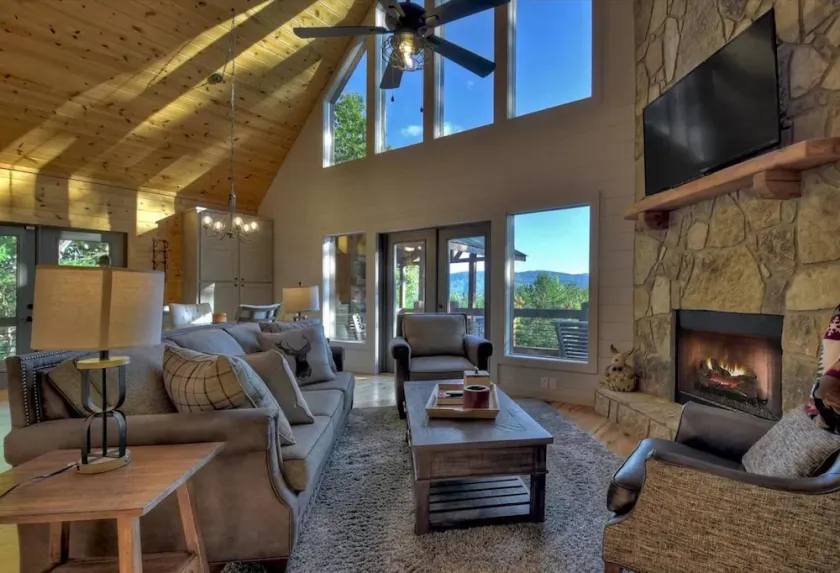Chalet Blue Ridge Panoramic Views Hot Tub - Image 1