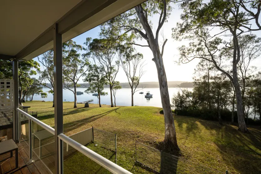 Omaroo: Lakefront home for families or couples. Walking distance to Club & Shops - Image 1