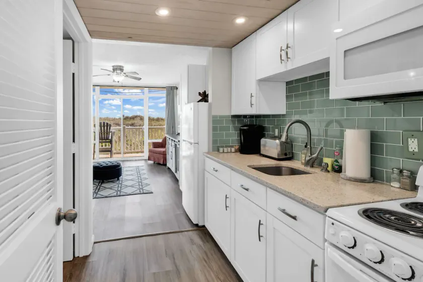 Seaside Elegance Your Coastal Getaway - Image 1