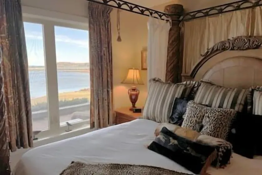 Oceanfront Luxury Magical Views Sunset and Sunrise - Image 1