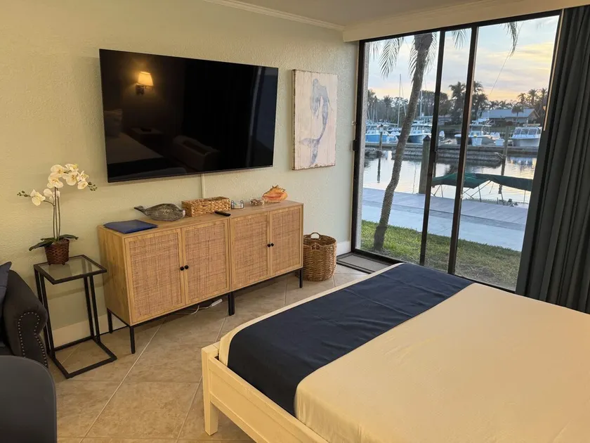 ALL-NEW Waterfront Room, Heated Pool, Tiki Bar/Grill - Image 1
