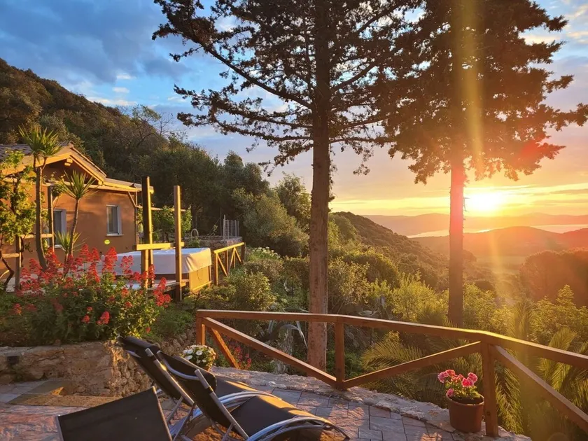 Beautiful private villa for 6 people with A/C, WIFI, hot tub, TV, patio and pets allowed - Image 1