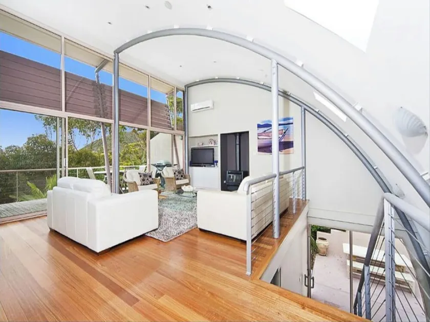Immaculate designer house-sweeping views over iconic Blueys Beach 3min walk away - Image 1