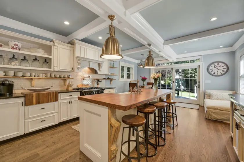 Maison enchanteur avec de belles vues sur la baie au coeur de Greenport Village - Image 1