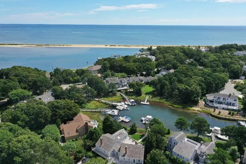 Individuell gestaltete und renovierte Island Waterfront Ranch mit Deepwater Dock - Image 1