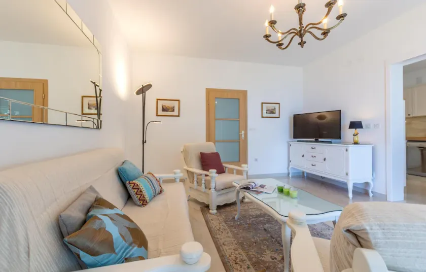 6 bedroom stunning home in Dugi Rat - Image 1