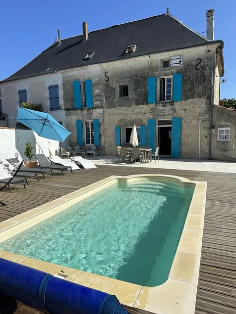 Stunning ‘Maison de Maitre’ with Private Pool, Near Cognac. Sleeps 10 - Image 1