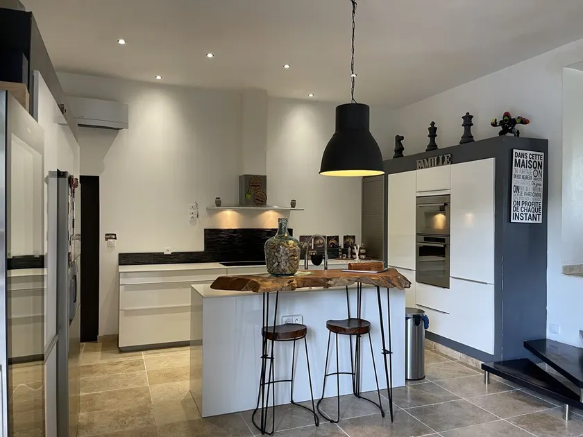 VILLA IN THE HEART OF PROVENCE - Image 1