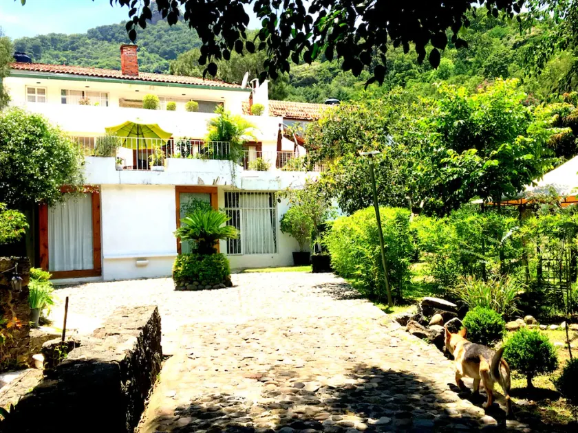 Casa con vista la Tepozteco, con acogedores departamentos - Image 1