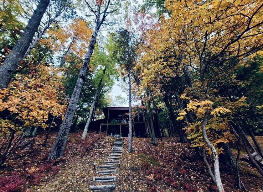 Little Lake Escape! Hot tub, pool table, 5 Bedroom Lake Front w/kayaks! - Image 1