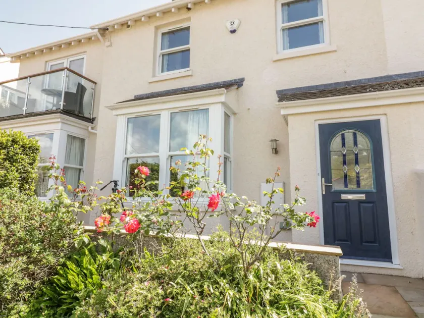 1 ORCHARD COTTAGES, pet friendly, with a garden in Salcombe - Image 1
