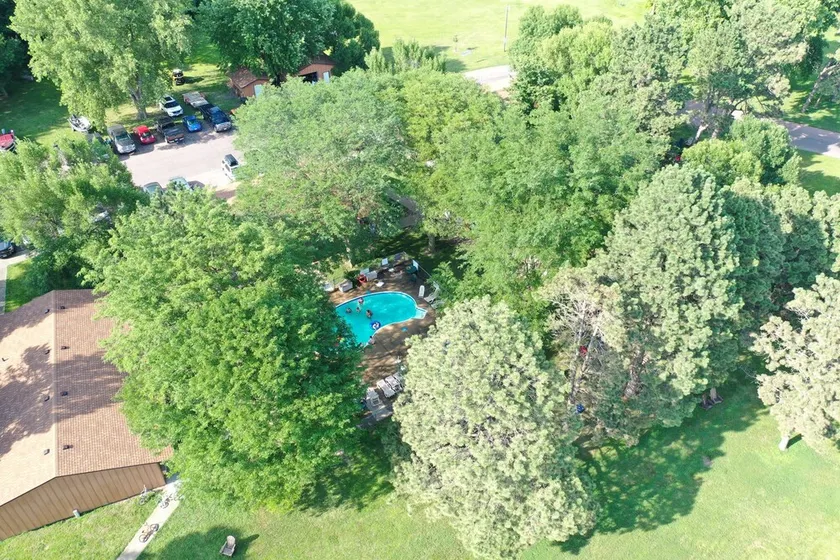 2 Bedroom Cabin- Lewis and Clark Resort - Image 1