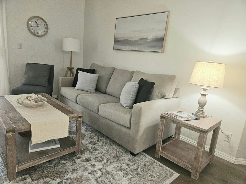 Charming 1 Bedroom Condo in Oak  PRk - Image 1