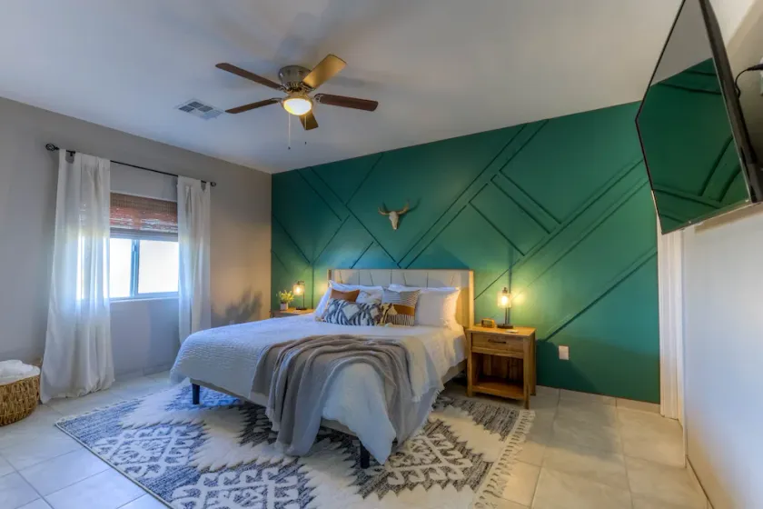 NEW 3 BR home in immaculate condition, mountain views just outside of Tucson - Image 1