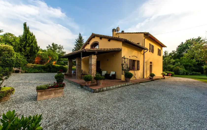 The country house in the middle of a small valley verde'La home of the elms' - Image 1