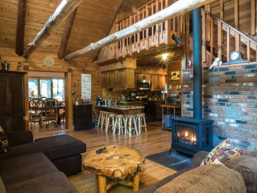 ** Log Cabin * Bañera de hidromasaje * Sauna * Estanque privado * 23 acres * 4. 6mi a Bethel Woods * - Image 1