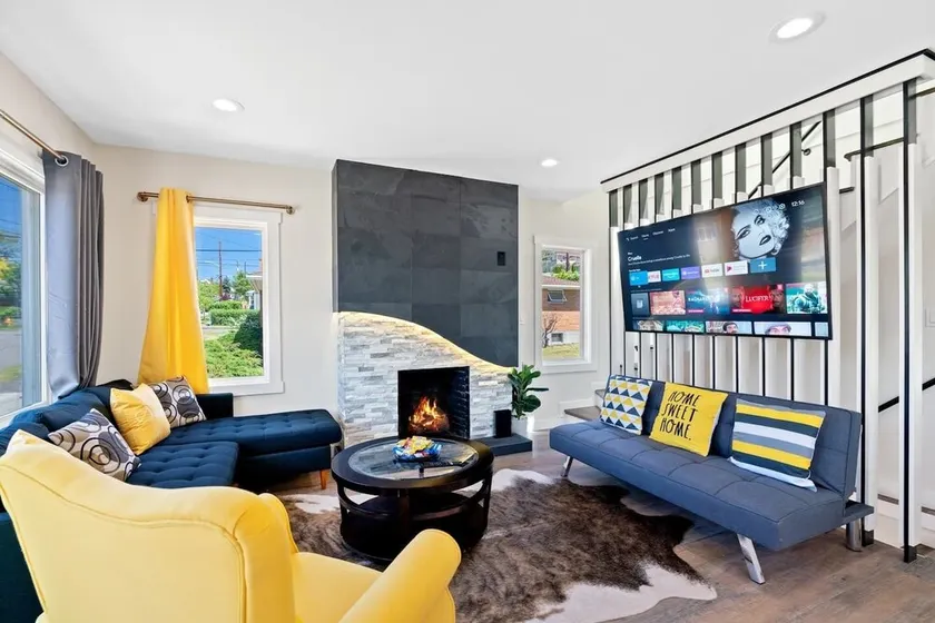 5-bedroom vacation home just 7 minutes to T-Mobile Park - Image 1