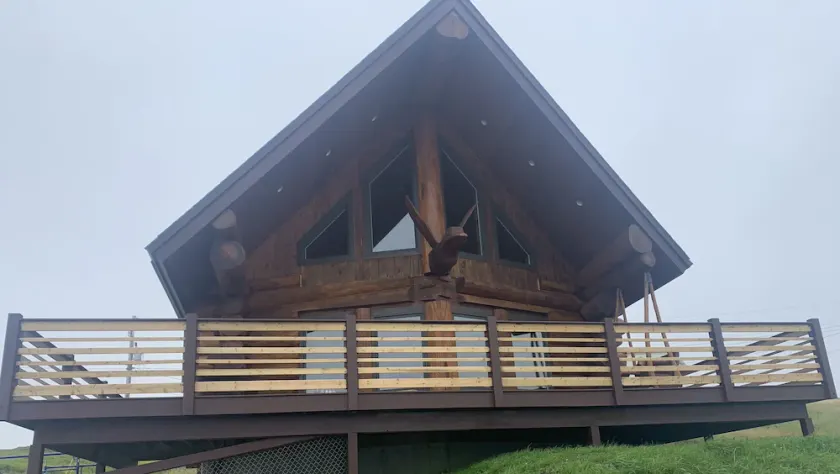 \"The Duck\" Cedar Log Home Rental - Sleeps 12!! - Image 1