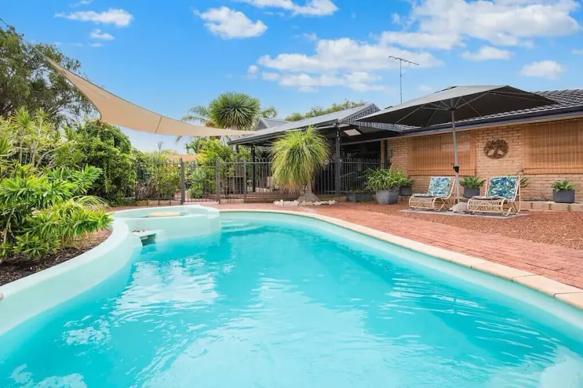 Just Chillin- Pool, 2km to beach - Image 1