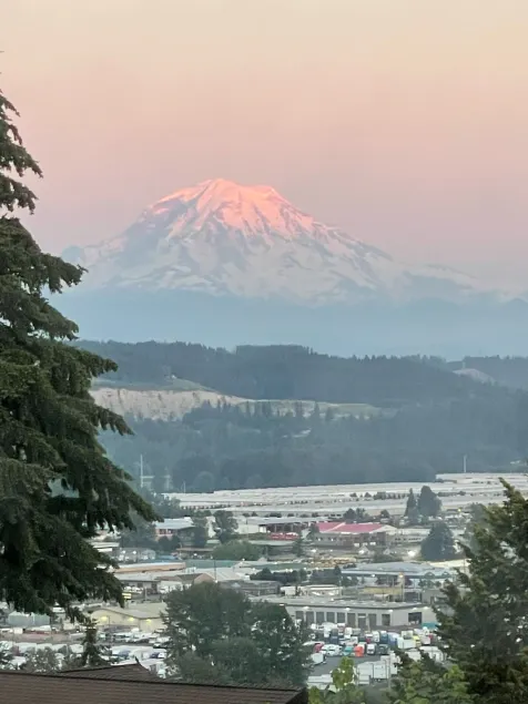 Welcome to Your Cozy Mountain Retreat in Auburn, WA! - Image 1