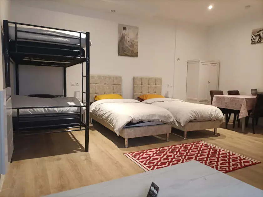 Guesthouse near Charles De Gaulle Airport - Image 1