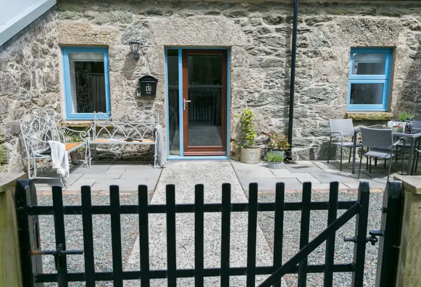 Ysgubor Wennol (Swallow Barn) -  a cosy fire that sleeps 4 guests  in 2 bedrooms - Image 1