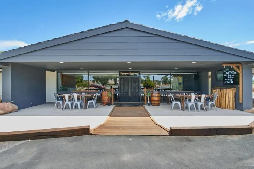 Australian Homestead Motor Lodge - Image 1