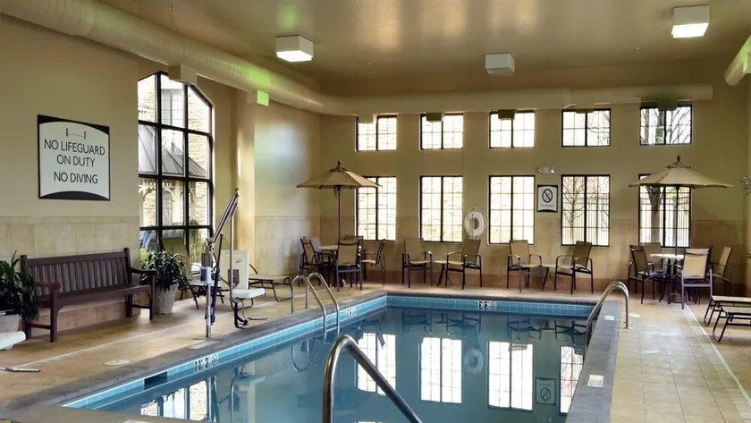 Cozy Suite | Daily Breakfast and Indoor Pool - Image 1
