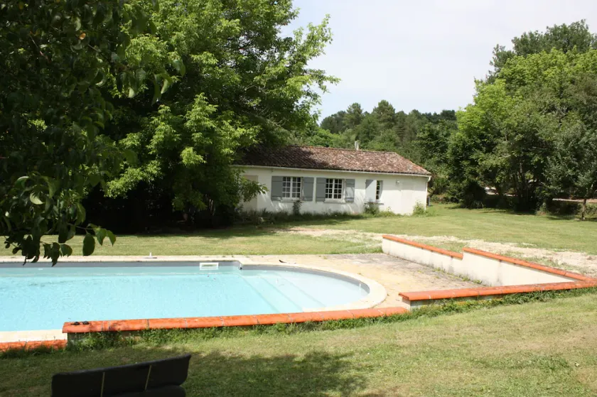 Gite in the woods with shared heated pool - Image 1