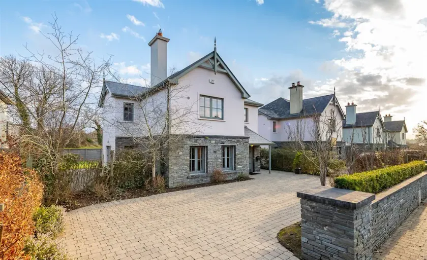 Spacious home to sleep 8 just a short stroll from Kenmare - Image 1