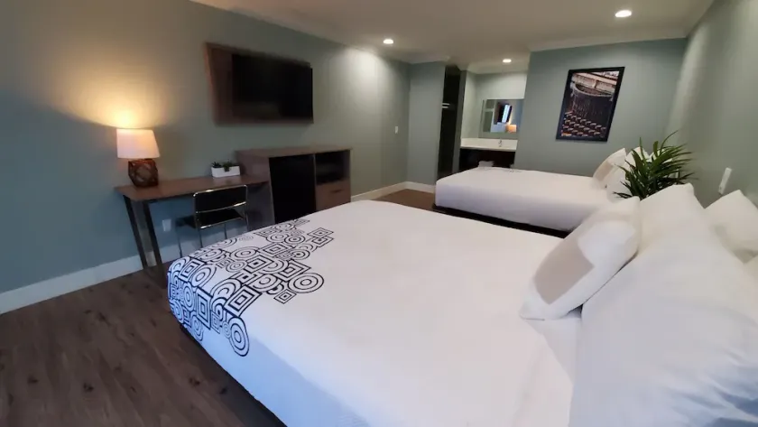 Crestridge Inn Near LAX, SoFi Stadium & Intuit Dome - Image 1