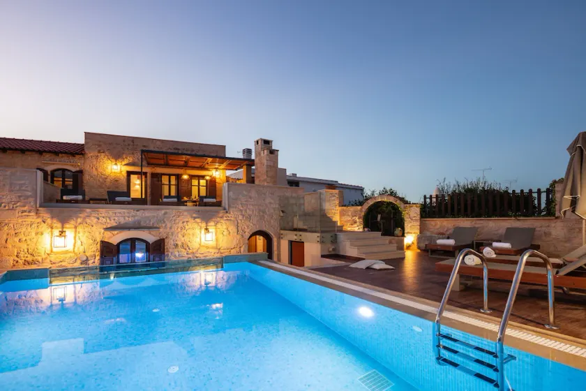Superb villa Rogdia with heated pool, 2 minutes walking from local amenities - Image 1