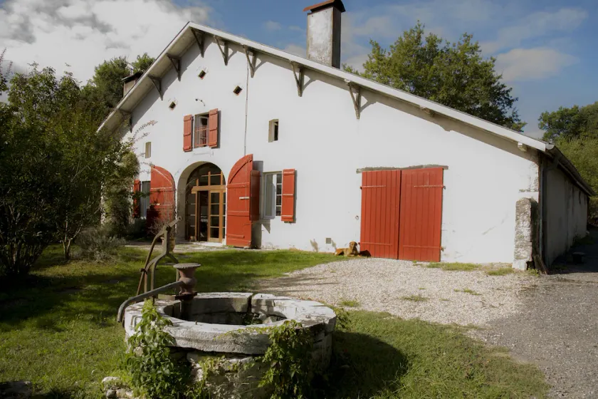 Ancienne ferme restaurée, jardin 1,8 Ha clôturé, piscine privée - Image 1