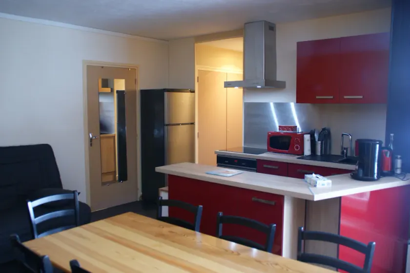 10-room apartment at the foot of the slopes, resort center - Image 1