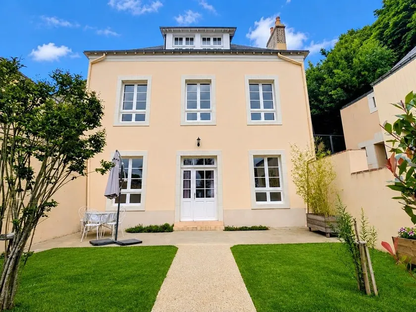 Renovated riverside cottage for 6, near center, parking and wifi - Image 1
