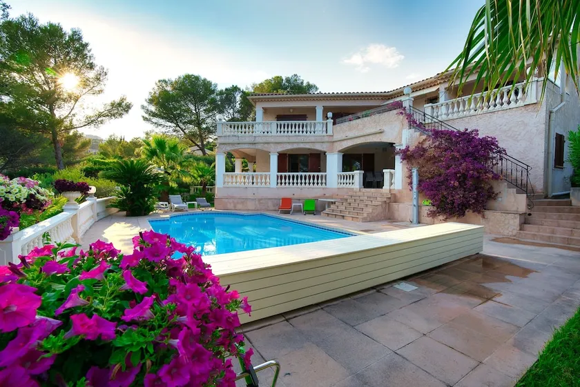 First floor of a villa with a sea view in a very quiet area - Image 1