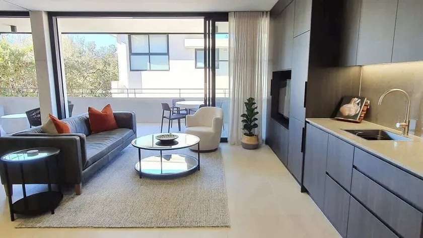 The Arden 5 Coogee New Quiet Beachside Balc Apt - Image 1