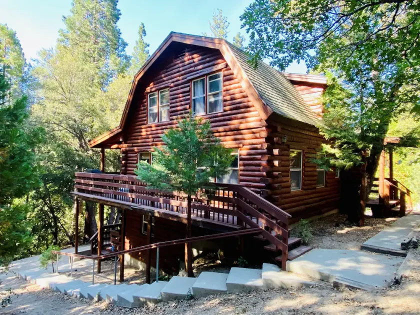 The Creek-Side Cabin: Hot Tub, Fire Pit,5 Star, AC, Big Deck, Quiet,Walk To Town - Image 1