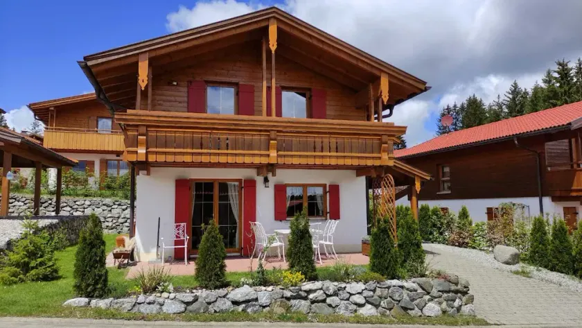 Vacation home with mountain views, terrace and fireplace in the Via Claudia Lechbruck vacation village - Image 1