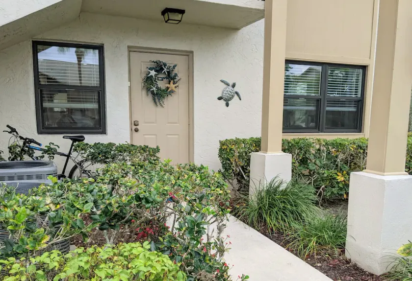 “Cottage-Like” 2 Beds/2 Bath Condo Close To Beaches & The Heart Of ‘Old Stuart' - Image 1