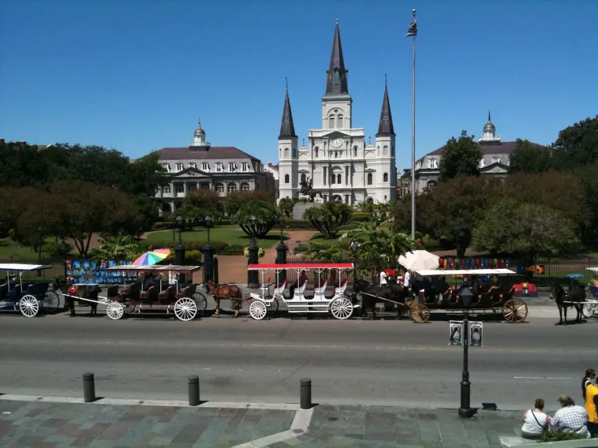 1929 Smukt renoveret Hjem 4 blokke fra Færge til French Quarter - Image 1