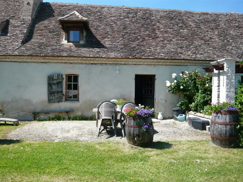 luxury cottage for 2, beautiful views, large swimming pool, no children - Image 1