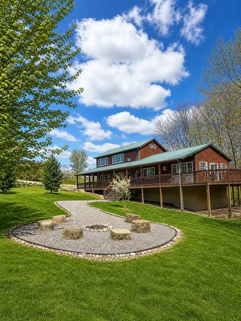 Romantic Secluded Cabin w/ Hot Tub, Private Driftless Escape - Image 1