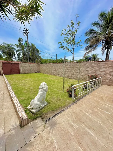 Apartamento Cobertura a 200 Metros da Praia da Enseada - Image 1