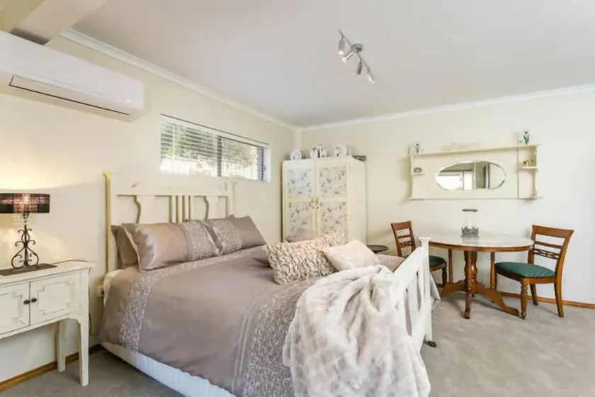 Ooh La La Boutique Accommodation - Bellarine Beach Getaway - Image 1