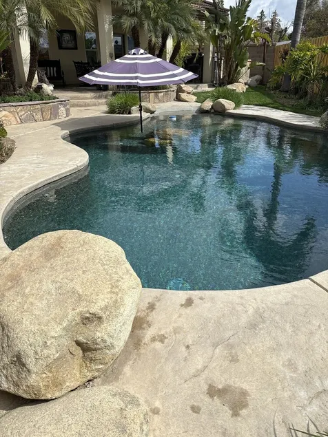 Grande maison avec cour pittoresque et belle piscine - Image 1